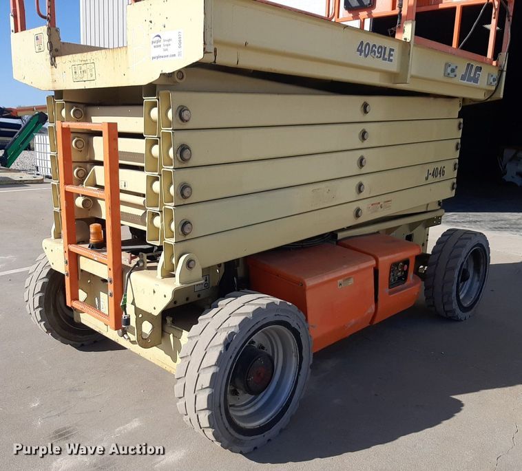 image for item DQ6977 2012 JLG 4069LE  scissor lift