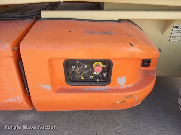image for item DQ6977 2012 JLG 4069LE  scissor lift