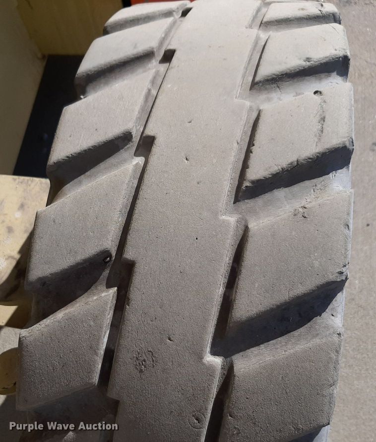 image for item DQ6977 2012 JLG 4069LE  scissor lift