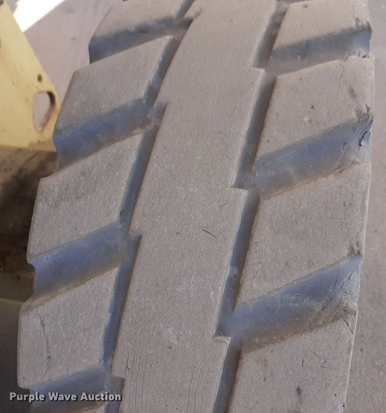 image for item DQ6977 2012 JLG 4069LE  scissor lift