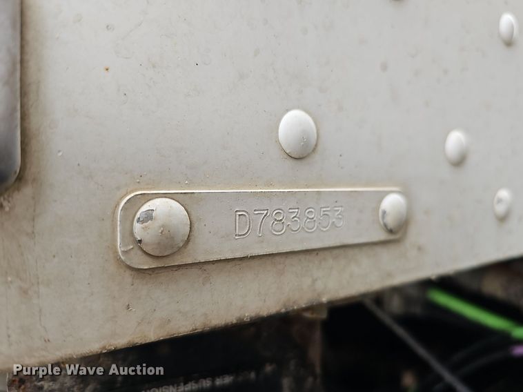 image for item DQ8637 2009 Peterbilt 388 semi truck