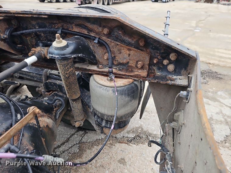 image for item DQ8637 2009 Peterbilt 388 semi truck