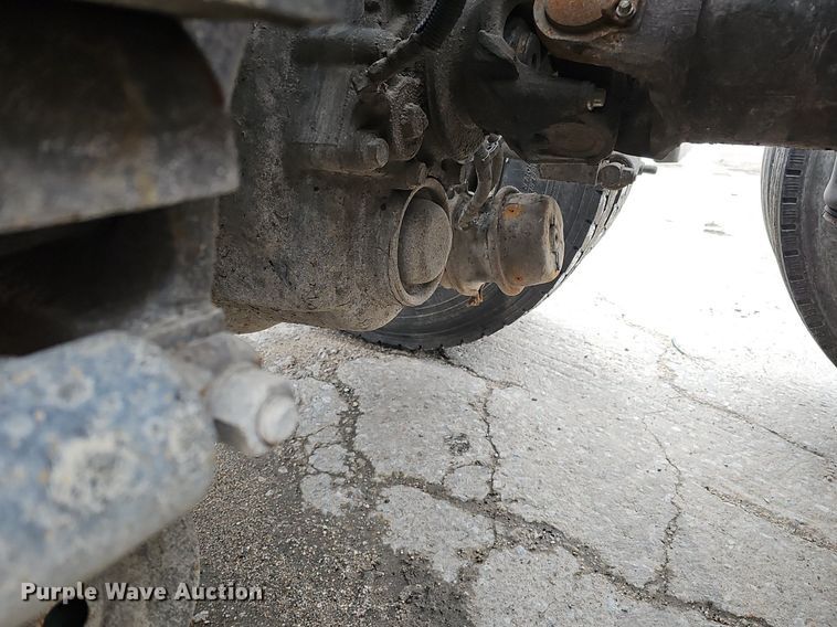 image for item DQ8637 2009 Peterbilt 388 semi truck