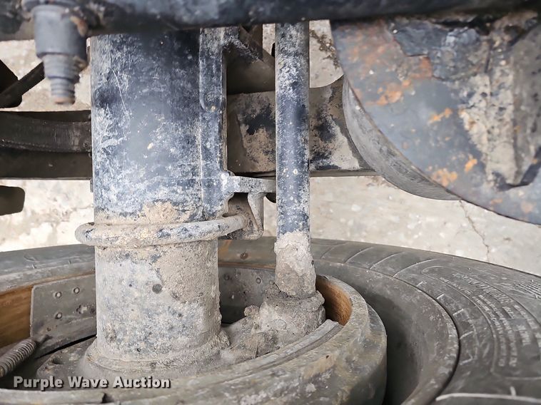 image for item DQ8637 2009 Peterbilt 388 semi truck