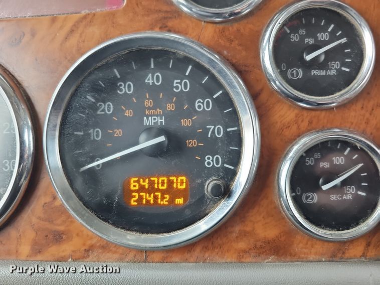 image for item DQ8637 2009 Peterbilt 388 semi truck