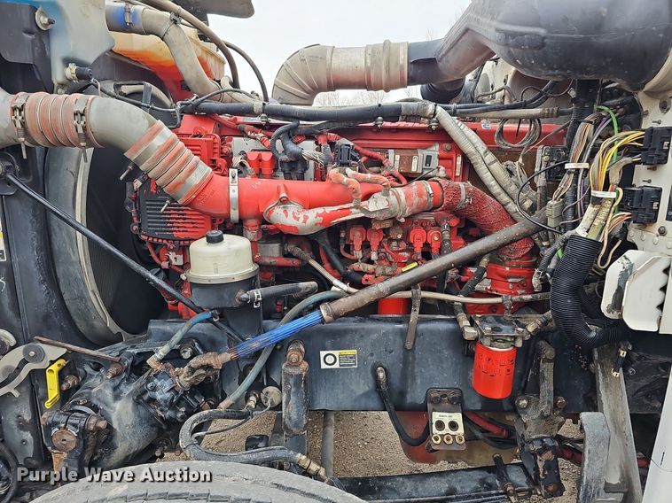 image for item DQ8637 2009 Peterbilt 388 semi truck