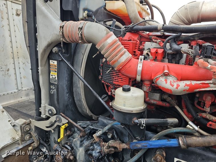 image for item DQ8637 2009 Peterbilt 388 semi truck