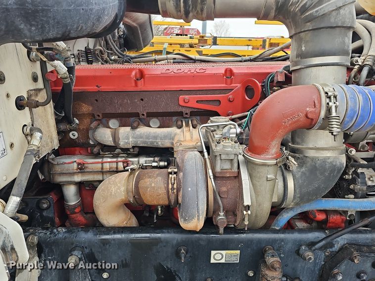 image for item DQ8637 2009 Peterbilt 388 semi truck