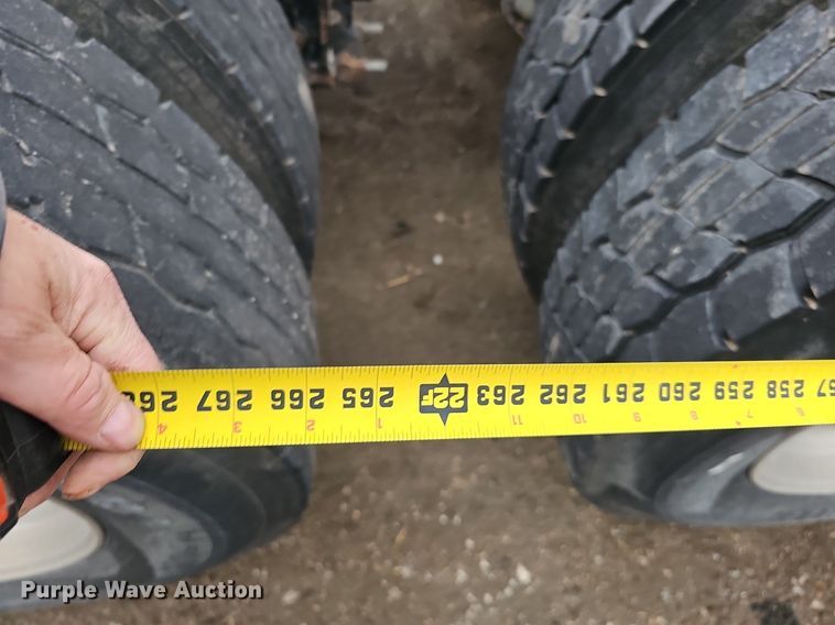 image for item DQ8637 2009 Peterbilt 388 semi truck