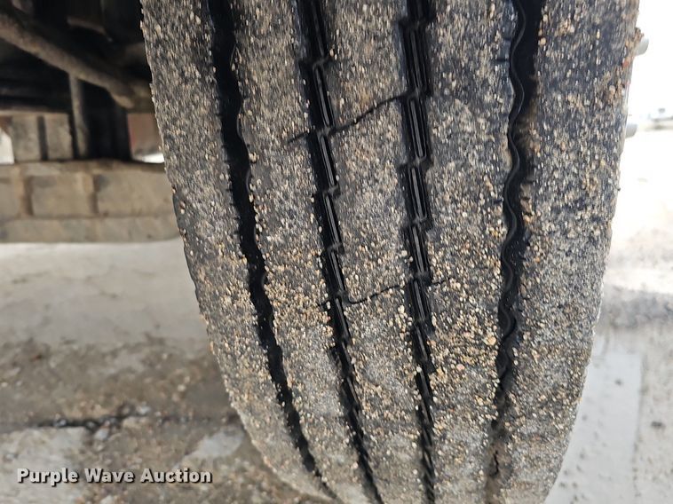 image for item DQ8637 2009 Peterbilt 388 semi truck