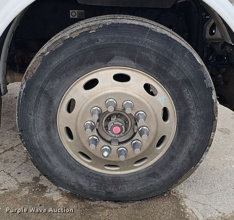 image for item DQ8637 2009 Peterbilt 388 semi truck