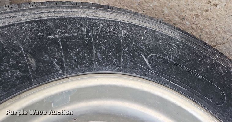 image for item DQ8637 2009 Peterbilt 388 semi truck