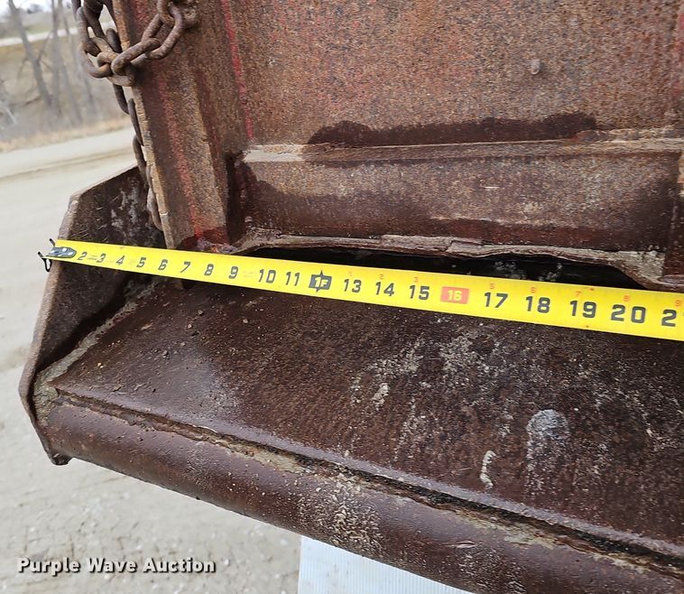 image for item DQ8638 2003 Freightliner FL80 dump truck