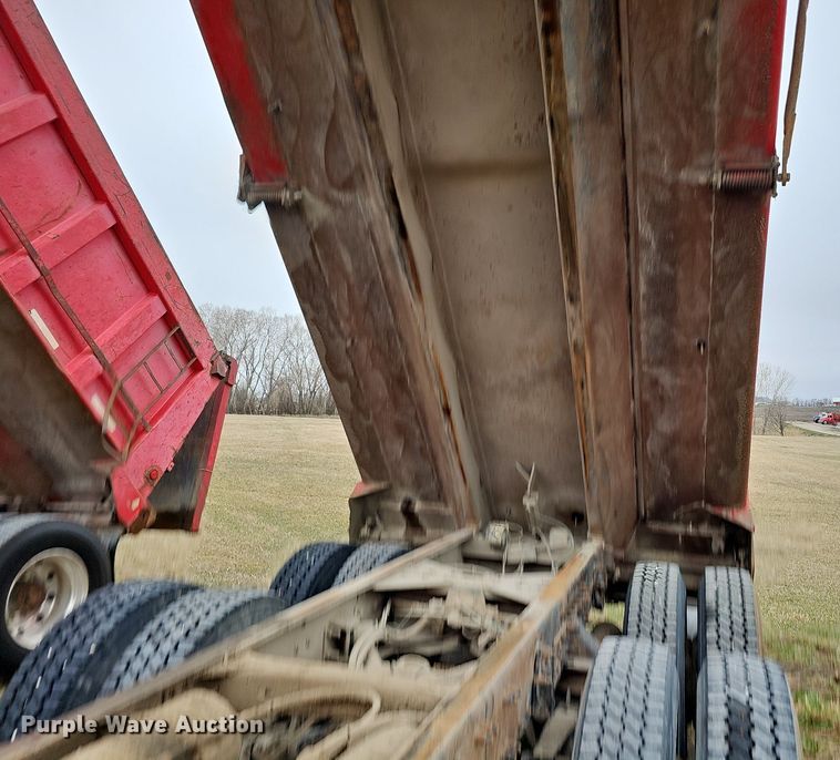 image for item DQ8638 2003 Freightliner FL80 dump truck