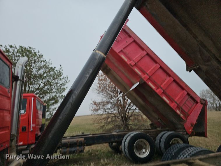 image for item DQ8638 2003 Freightliner FL80 dump truck