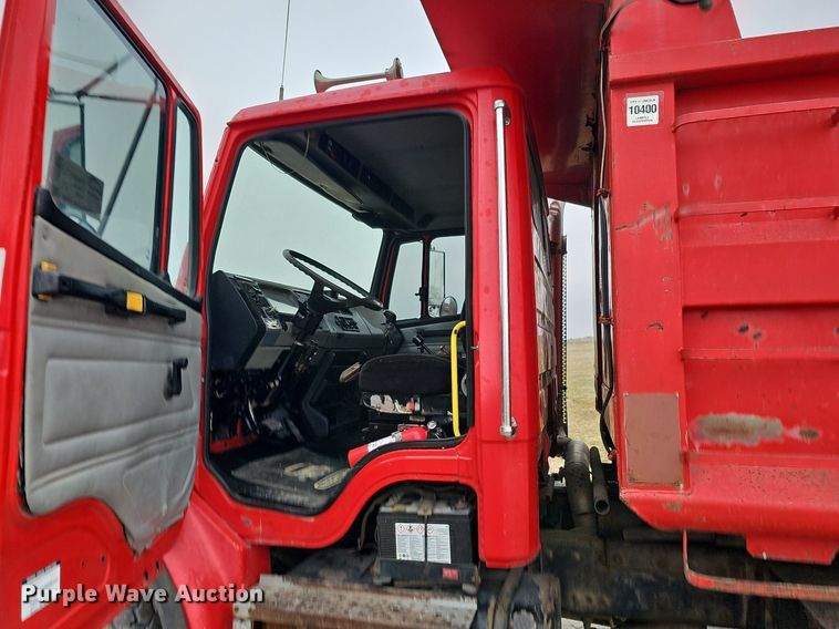 image for item DQ8638 2003 Freightliner FL80 dump truck