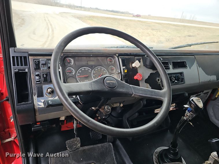 image for item DQ8638 2003 Freightliner FL80 dump truck