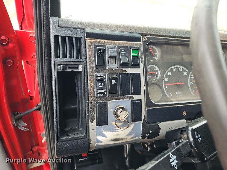 image for item DQ8638 2003 Freightliner FL80 dump truck