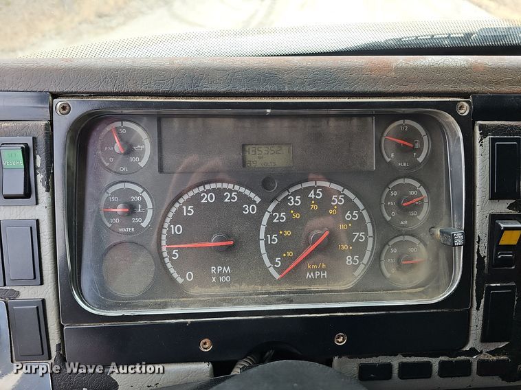 image for item DQ8638 2003 Freightliner FL80 dump truck