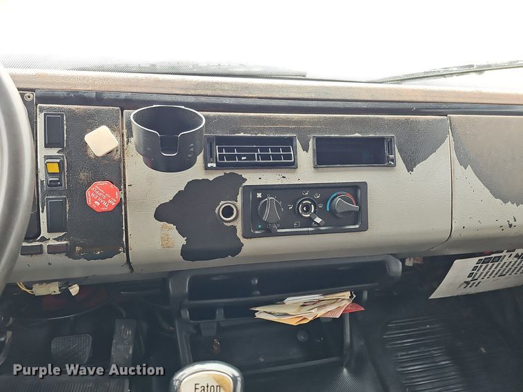 image for item DQ8638 2003 Freightliner FL80 dump truck