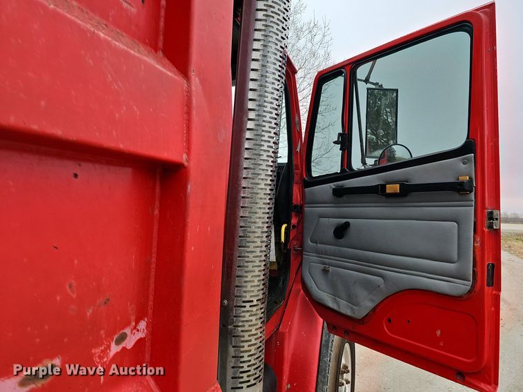 image for item DQ8638 2003 Freightliner FL80 dump truck