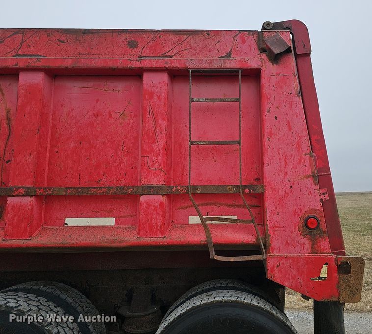 image for item DQ8639 1999 Freightliner FL80 dump truck
