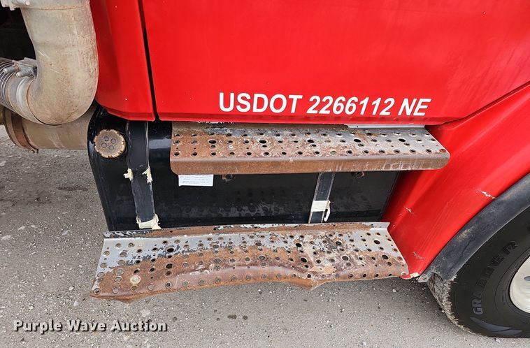 image for item DQ8639 1999 Freightliner FL80 dump truck