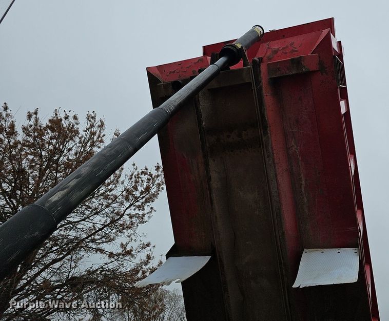 image for item DQ8639 1999 Freightliner FL80 dump truck