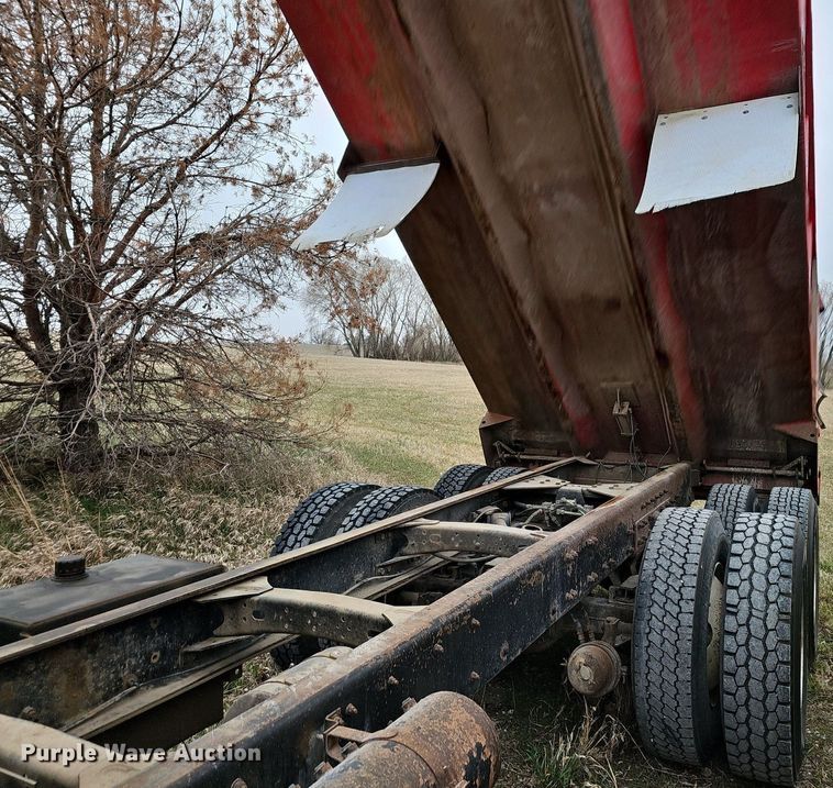 image for item DQ8639 1999 Freightliner FL80 dump truck