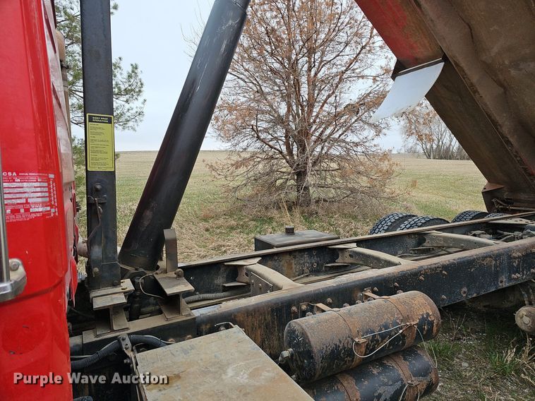image for item DQ8639 1999 Freightliner FL80 dump truck