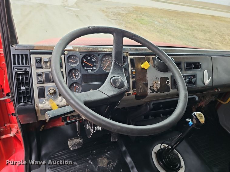 image for item DQ8639 1999 Freightliner FL80 dump truck