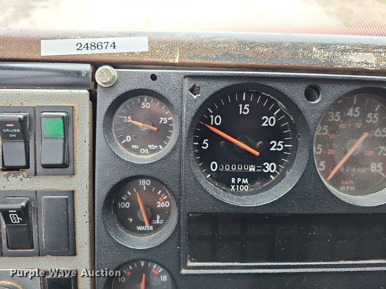 image for item DQ8639 1999 Freightliner FL80 dump truck