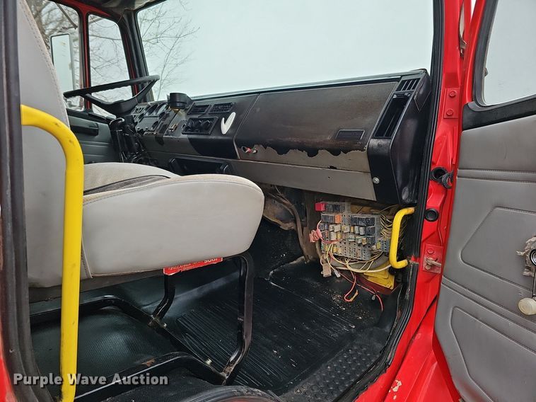 image for item DQ8639 1999 Freightliner FL80 dump truck