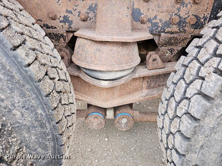 image for item DQ8639 1999 Freightliner FL80 dump truck