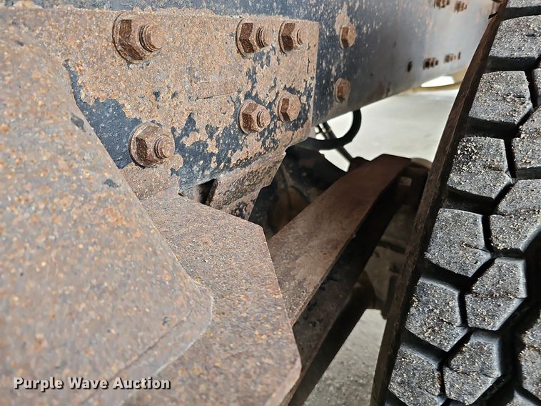 image for item DQ8639 1999 Freightliner FL80 dump truck