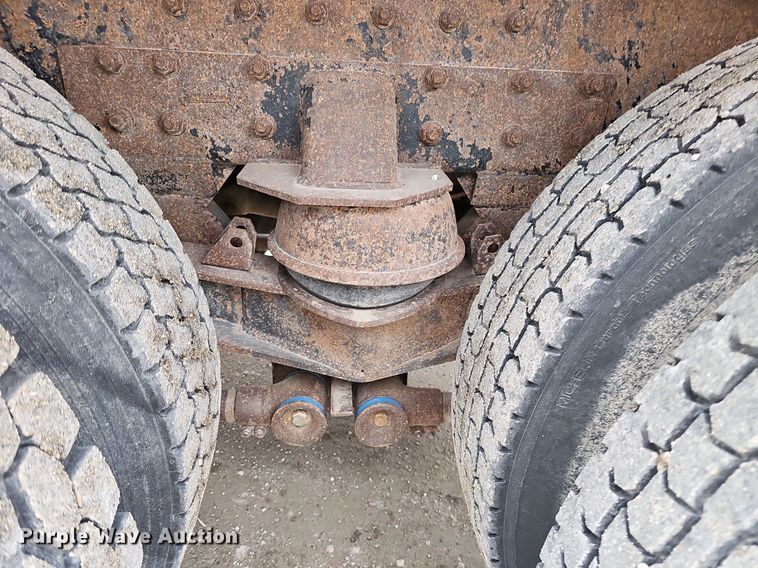 image for item DQ8639 1999 Freightliner FL80 dump truck