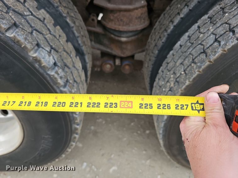 image for item DQ8639 1999 Freightliner FL80 dump truck