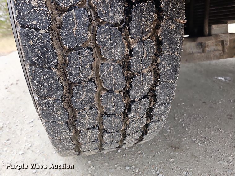 image for item DQ8639 1999 Freightliner FL80 dump truck