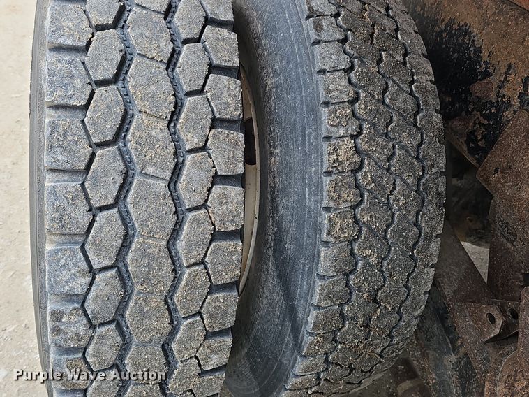 image for item DQ8639 1999 Freightliner FL80 dump truck