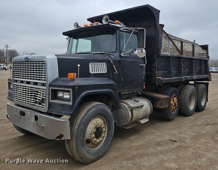 image for item DQ8670 1976 Ford 9000 dump truck