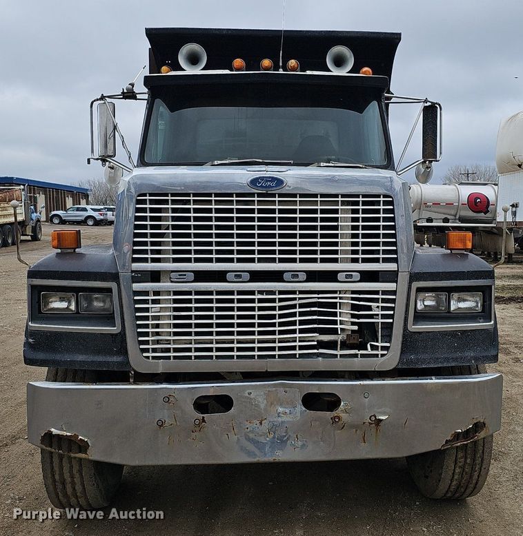 image for item DQ8670 1976 Ford 9000 dump truck