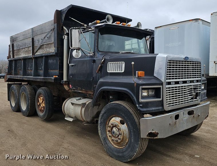 image for item DQ8670 1976 Ford 9000 dump truck