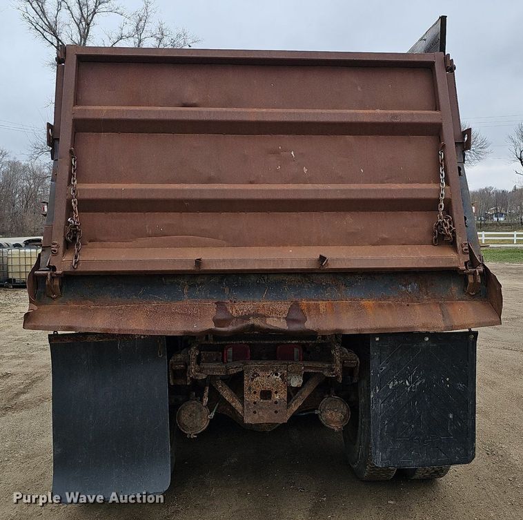 image for item DQ8670 1976 Ford 9000 dump truck