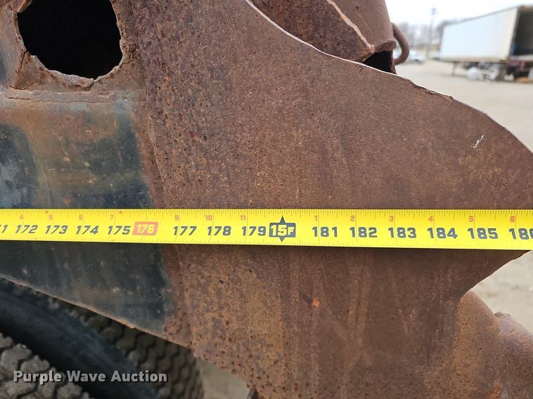 image for item DQ8670 1976 Ford 9000 dump truck