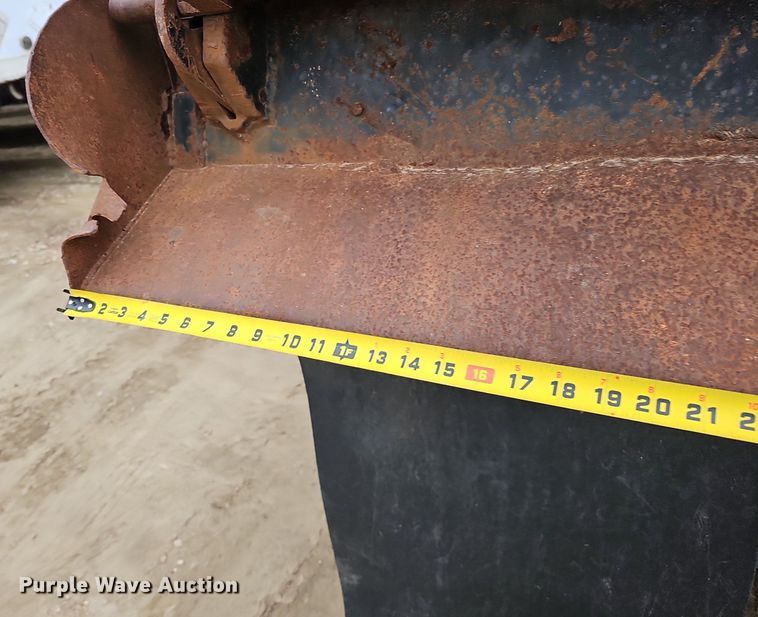 image for item DQ8670 1976 Ford 9000 dump truck