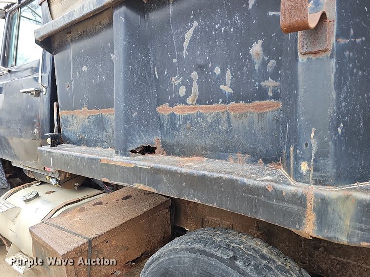 image for item DQ8670 1976 Ford 9000 dump truck