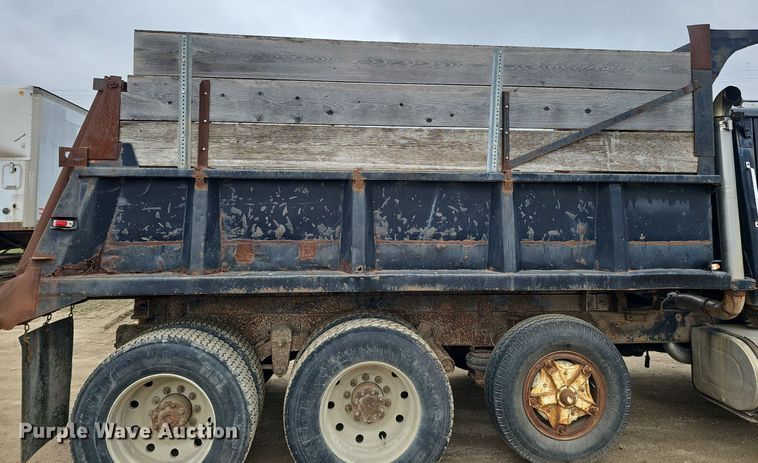 image for item DQ8670 1976 Ford 9000 dump truck