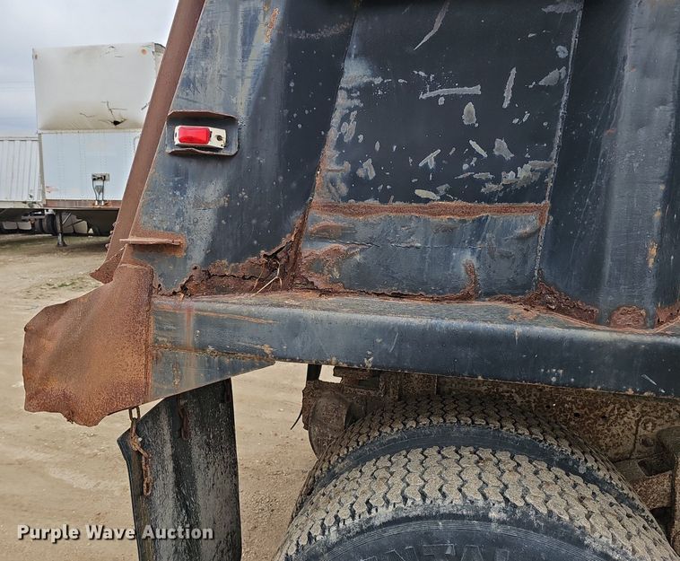 image for item DQ8670 1976 Ford 9000 dump truck