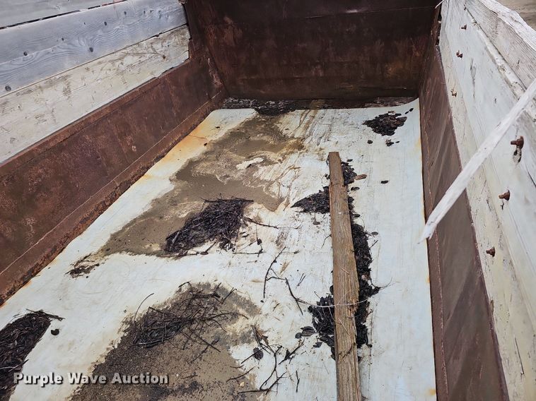 image for item DQ8670 1976 Ford 9000 dump truck