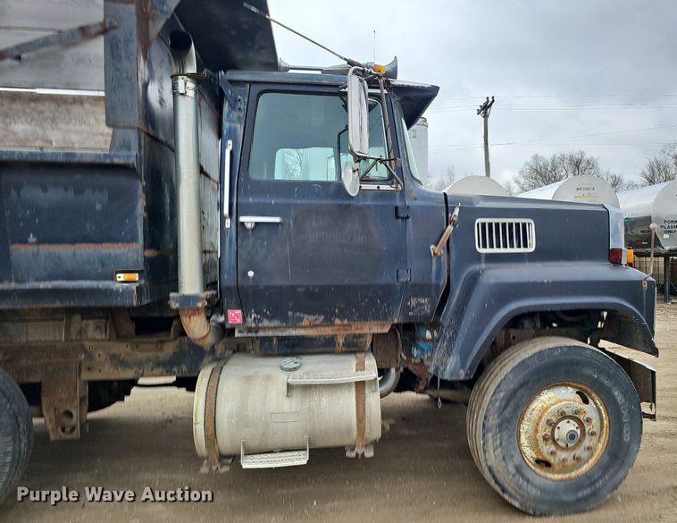 image for item DQ8670 1976 Ford 9000 dump truck